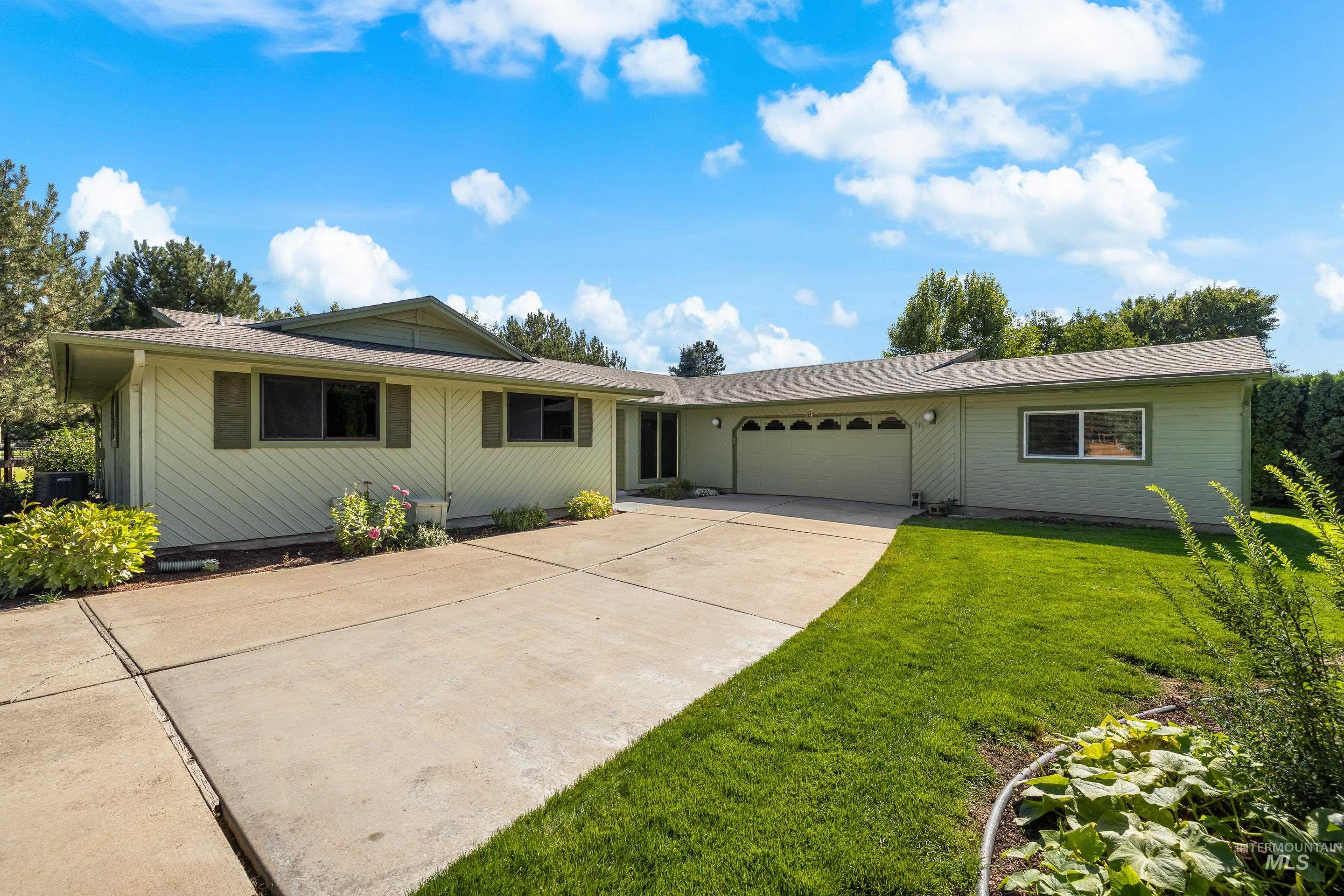 918 N Eagle Hills Way, Eagle, Idaho 83616-5214, 4 Bedrooms, 2 Bathrooms, Residential For Sale, Price $625,000,MLS 98973229