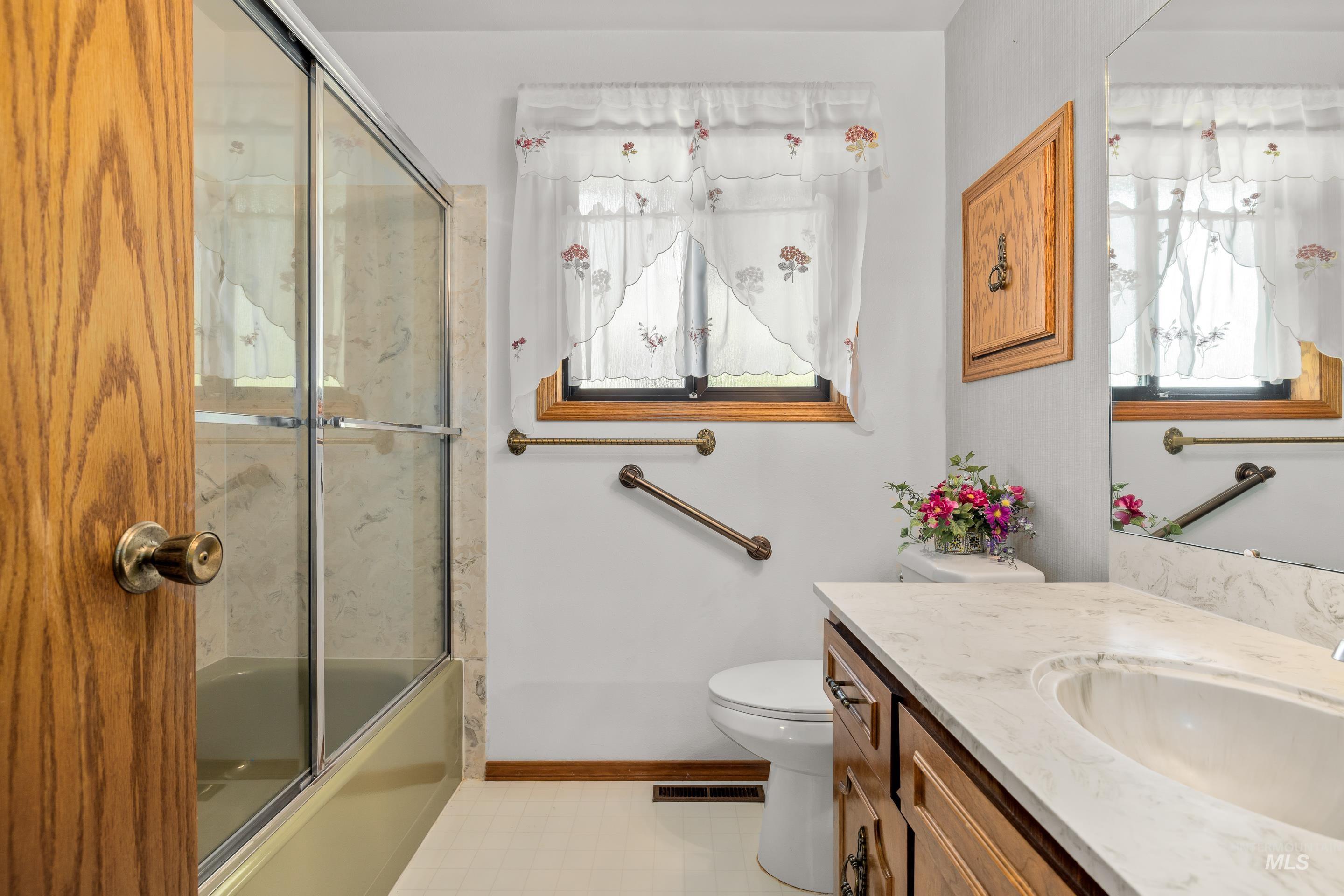 918 N Eagle Hills Way, Eagle, Idaho 83616-5214, 4 Bedrooms, 2 Bathrooms, Residential For Sale, Price $625,000,MLS 98973229