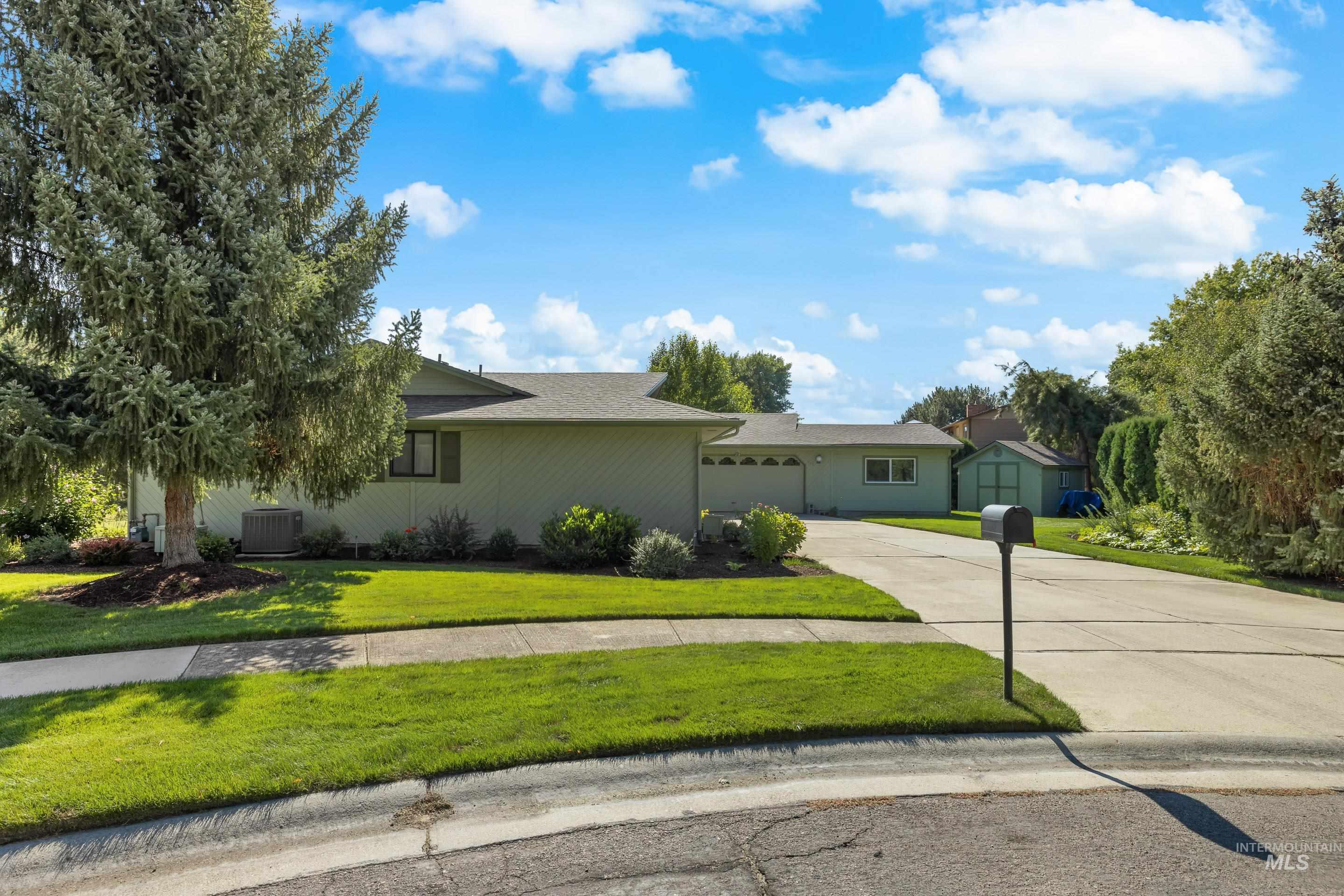 918 N Eagle Hills Way, Eagle, Idaho 83616-5214, 4 Bedrooms, 2 Bathrooms, Residential For Sale, Price $625,000,MLS 98973229