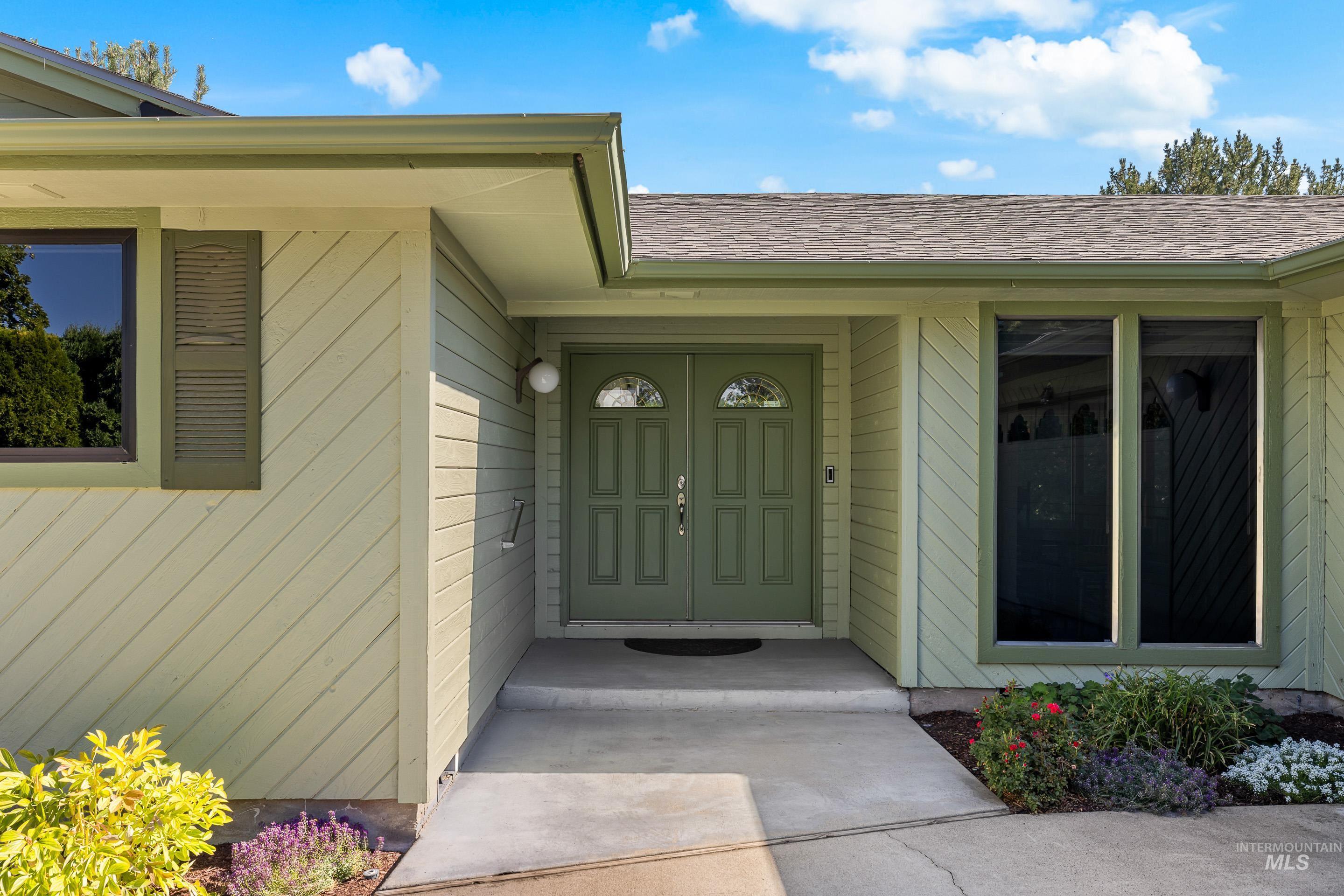 918 N Eagle Hills Way, Eagle, Idaho 83616-5214, 4 Bedrooms, 2 Bathrooms, Residential For Sale, Price $625,000,MLS 98973229