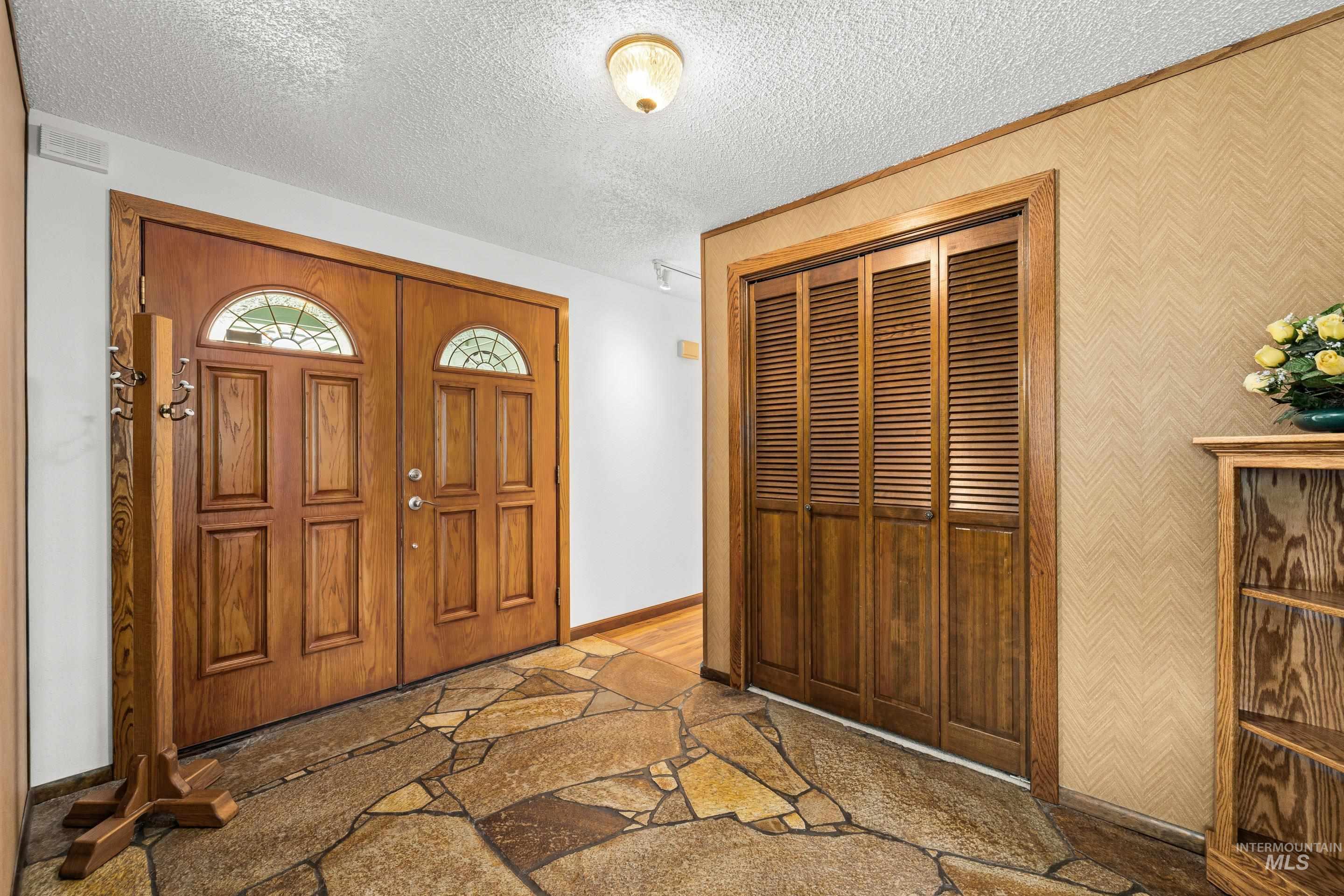 918 N Eagle Hills Way, Eagle, Idaho 83616-5214, 4 Bedrooms, 2 Bathrooms, Residential For Sale, Price $625,000,MLS 98973229