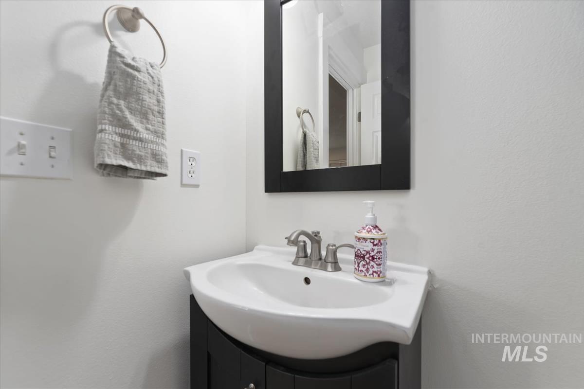 334 E Santiago Dr, Meridian, Idaho 83646, 4 Bedrooms, 2.5 Bathrooms, Residential For Sale, Price $537,499,MLS 98973230