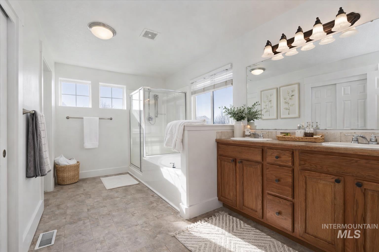 334 E Santiago Dr, Meridian, Idaho 83646, 4 Bedrooms, 2.5 Bathrooms, Residential For Sale, Price $537,499, 98973230