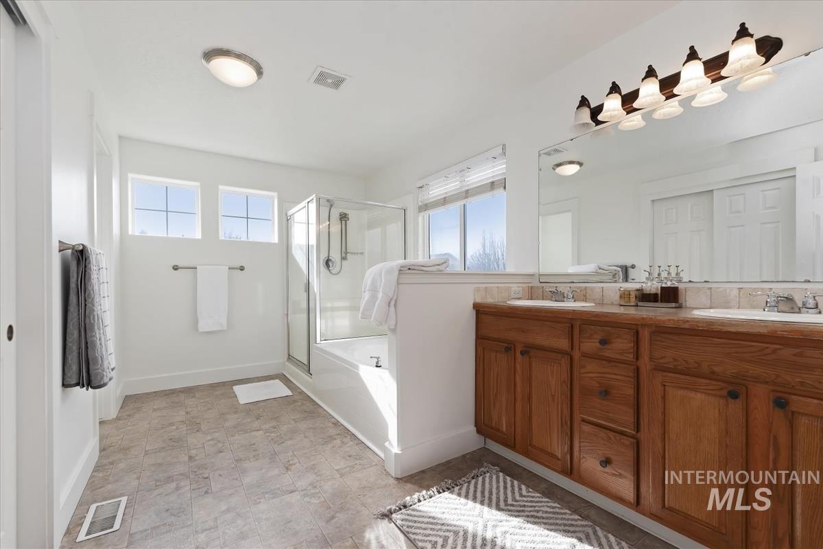 334 E Santiago Dr, Meridian, Idaho 83646, 4 Bedrooms, 2.5 Bathrooms, Residential For Sale, Price $537,499,MLS 98973230