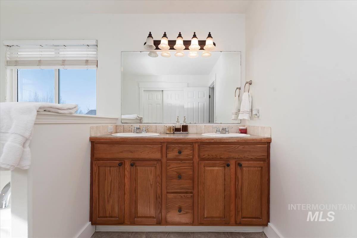 334 E Santiago Dr, Meridian, Idaho 83646, 4 Bedrooms, 2.5 Bathrooms, Residential For Sale, Price $537,499,MLS 98973230