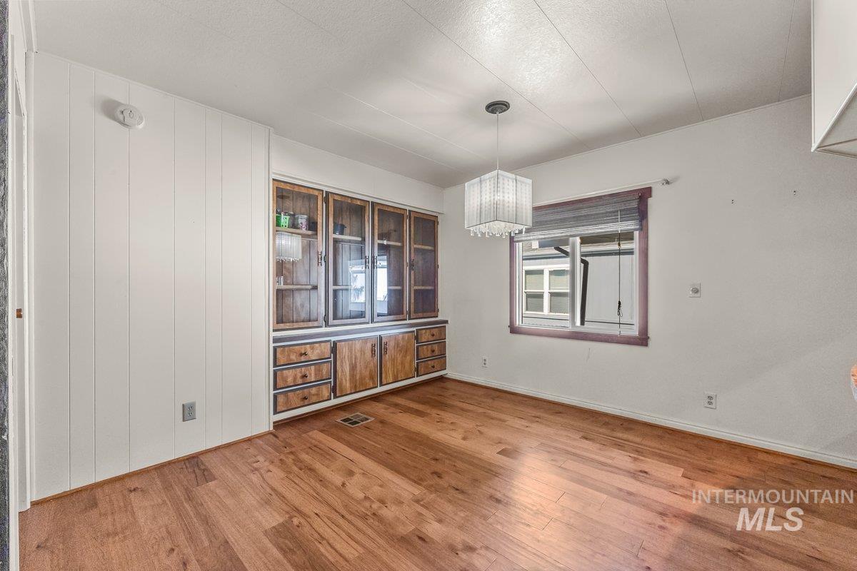 700 E Fairview, Meridian, Idaho 83642, 3 Bedrooms, 2 Bathrooms, Residential For Sale, Price $164,900,MLS 98973231