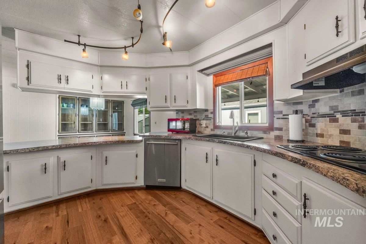 700 E Fairview, Meridian, Idaho 83642, 3 Bedrooms, 2 Bathrooms, Residential For Sale, Price $164,900,MLS 98973231