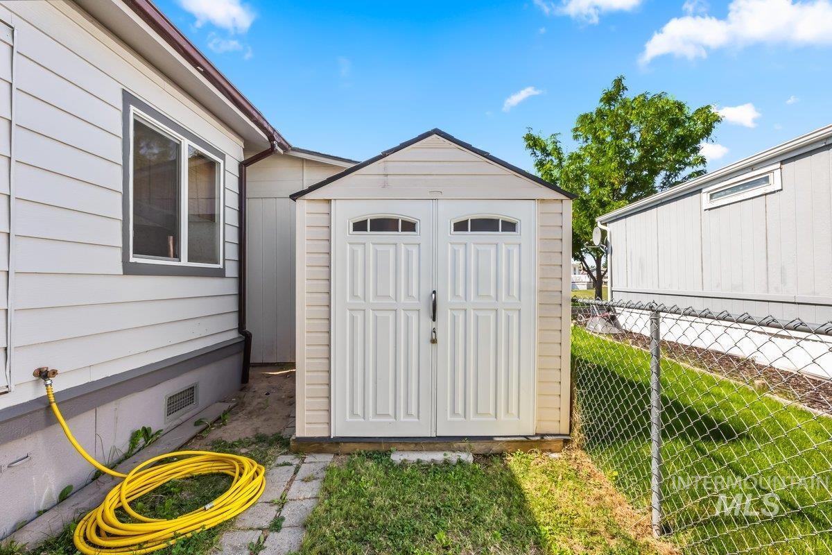 700 E Fairview, Meridian, Idaho 83642, 3 Bedrooms, 2 Bathrooms, Residential For Sale, Price $164,900,MLS 98973231