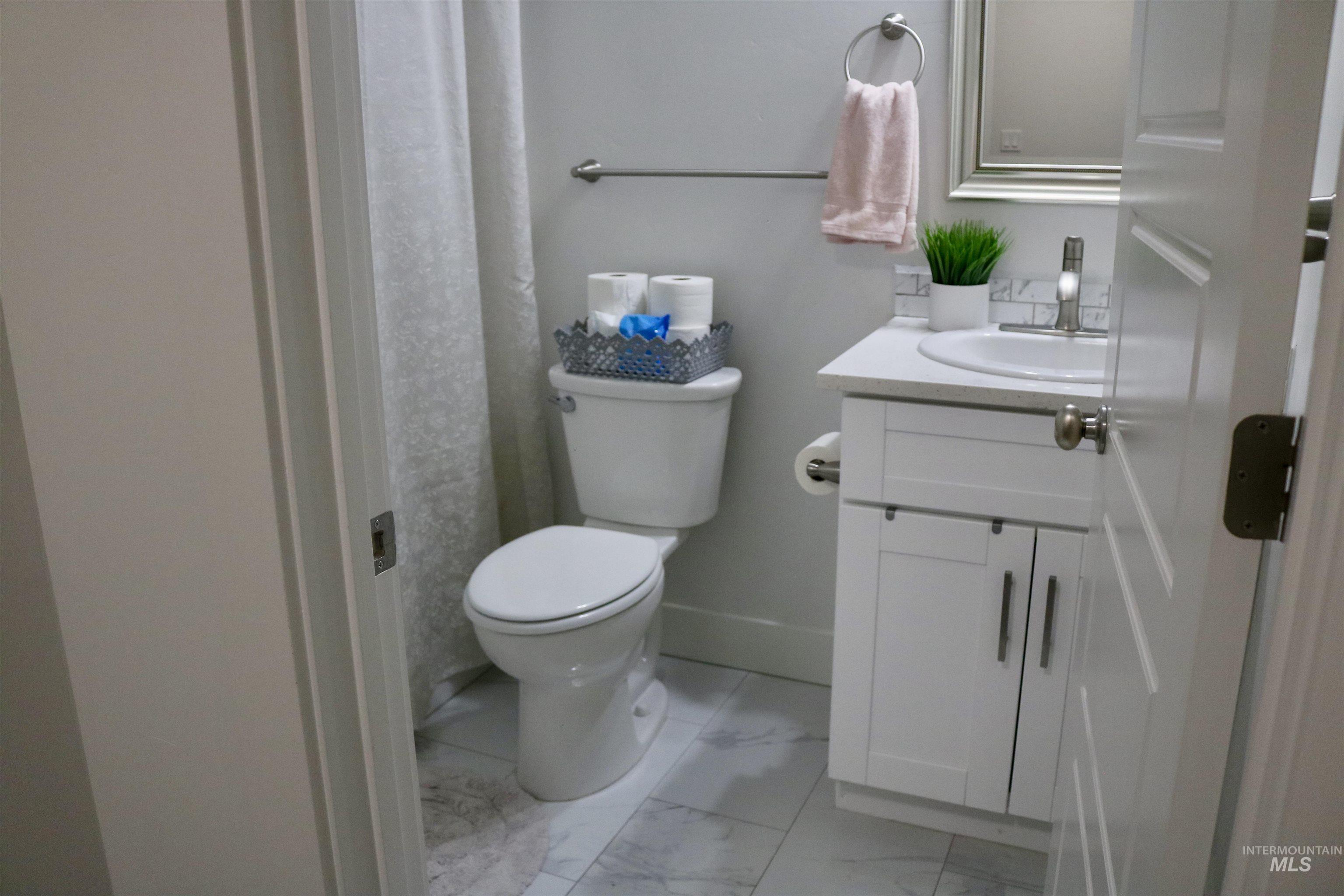 264/266 Ave A, Wendell, Idaho 83355, 2 Bedrooms, 1.5 Bathrooms, Residential Income For Sale, Price $409,900,MLS 98973233