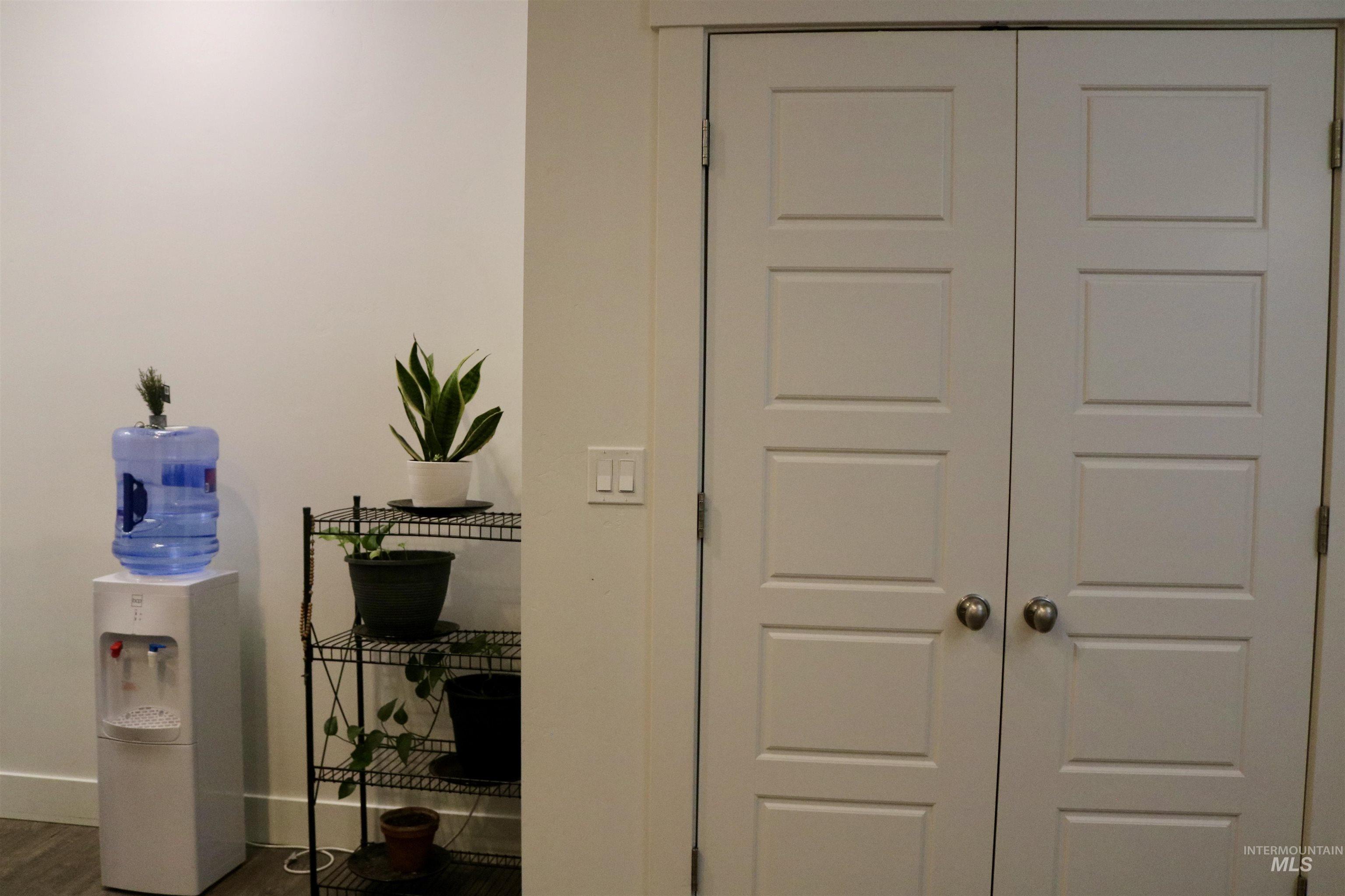 264/266 Ave A, Wendell, Idaho 83355, 2 Bedrooms, 1.5 Bathrooms, Residential Income For Sale, Price $409,900,MLS 98973233