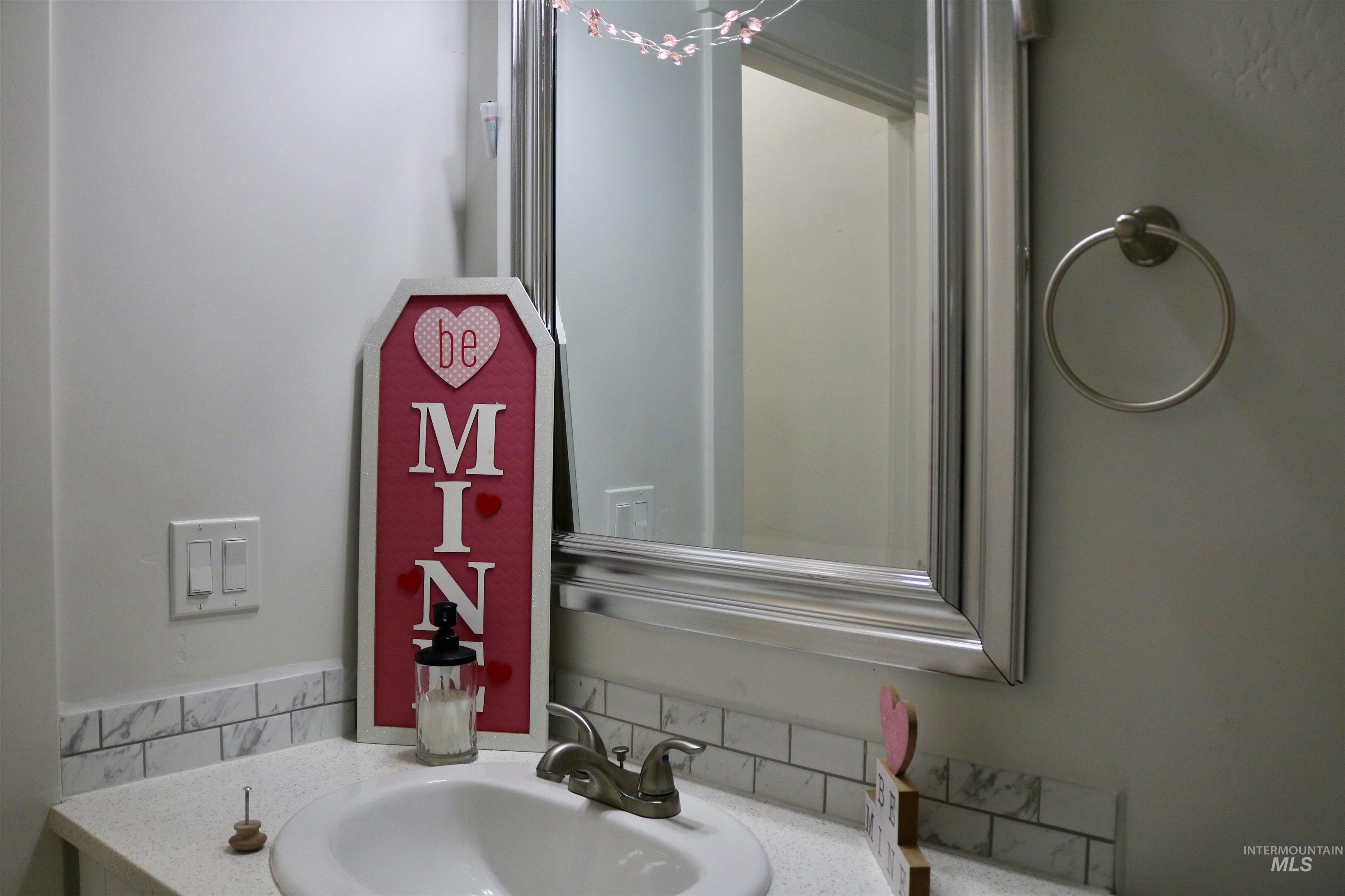 264/266 Ave A, Wendell, Idaho 83355, 2 Bedrooms, 1.5 Bathrooms, Residential Income For Sale, Price $409,900,MLS 98973233