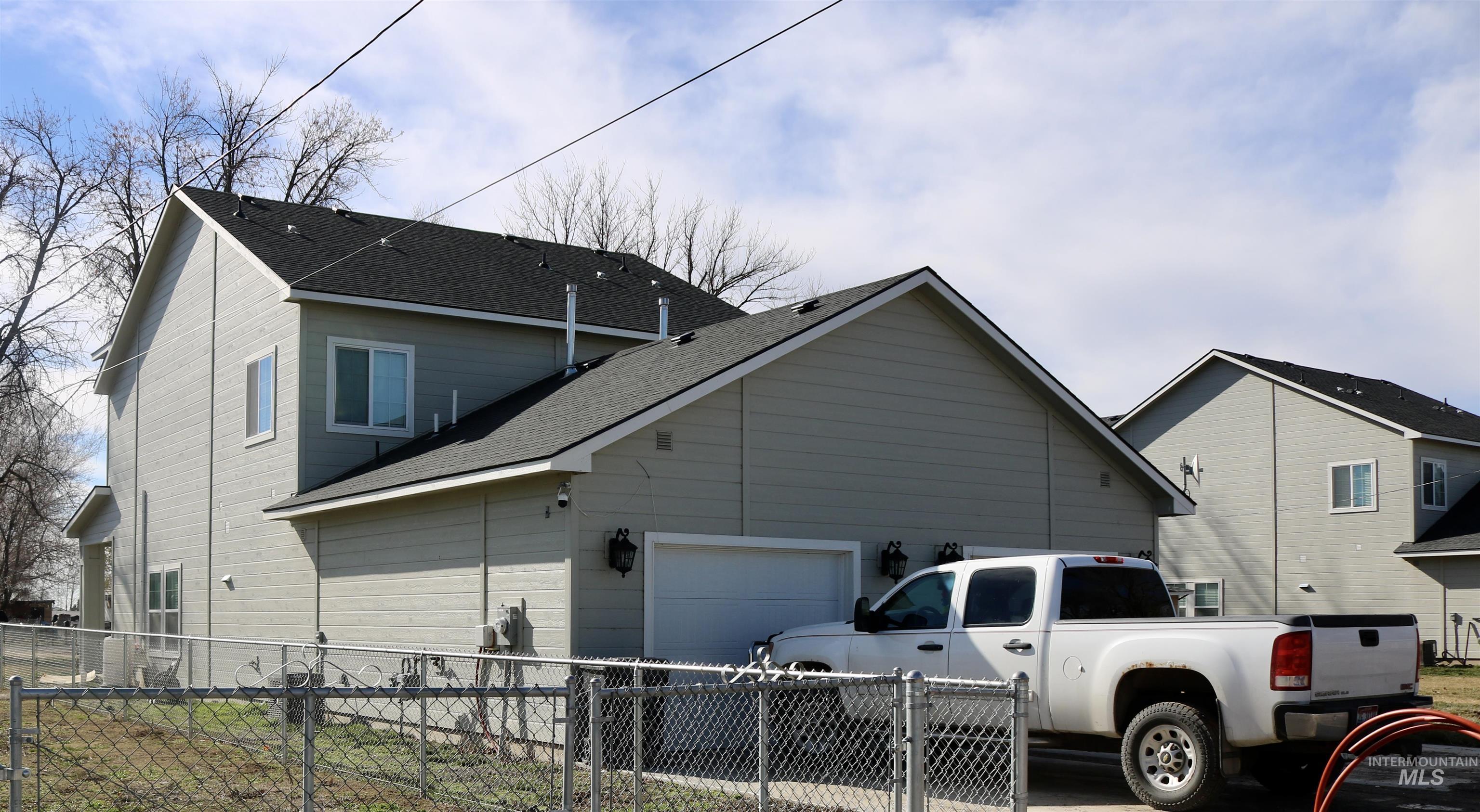 264/266 Ave A, Wendell, Idaho 83355, 2 Bedrooms, 1.5 Bathrooms, Residential Income For Sale, Price $409,900,MLS 98973233