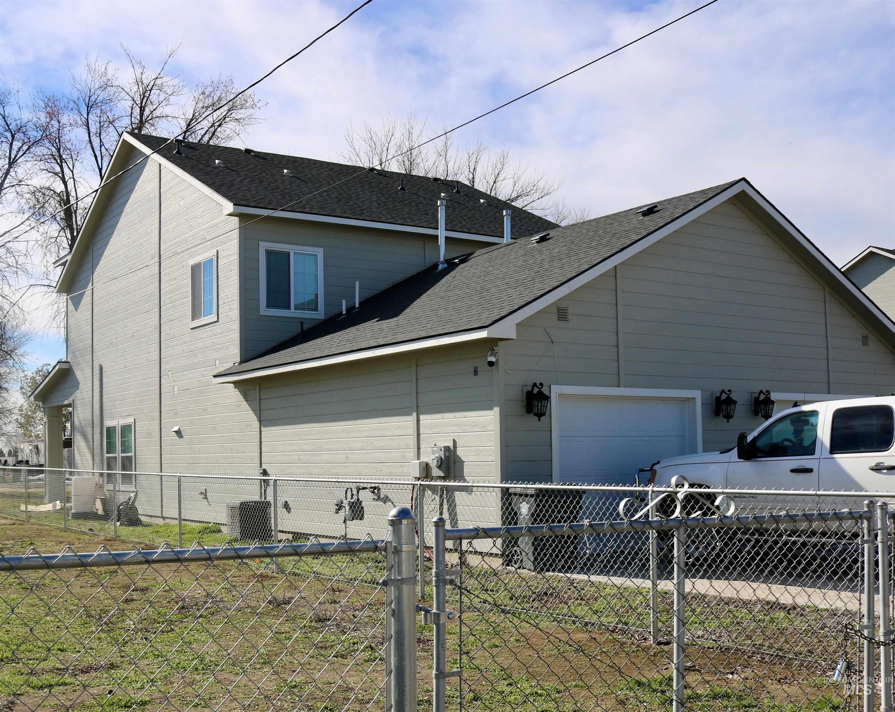 264/266 Ave A, Wendell, Idaho 83355, 2 Bedrooms, 1.5 Bathrooms, Residential Income For Sale, Price $409,900,MLS 98973233