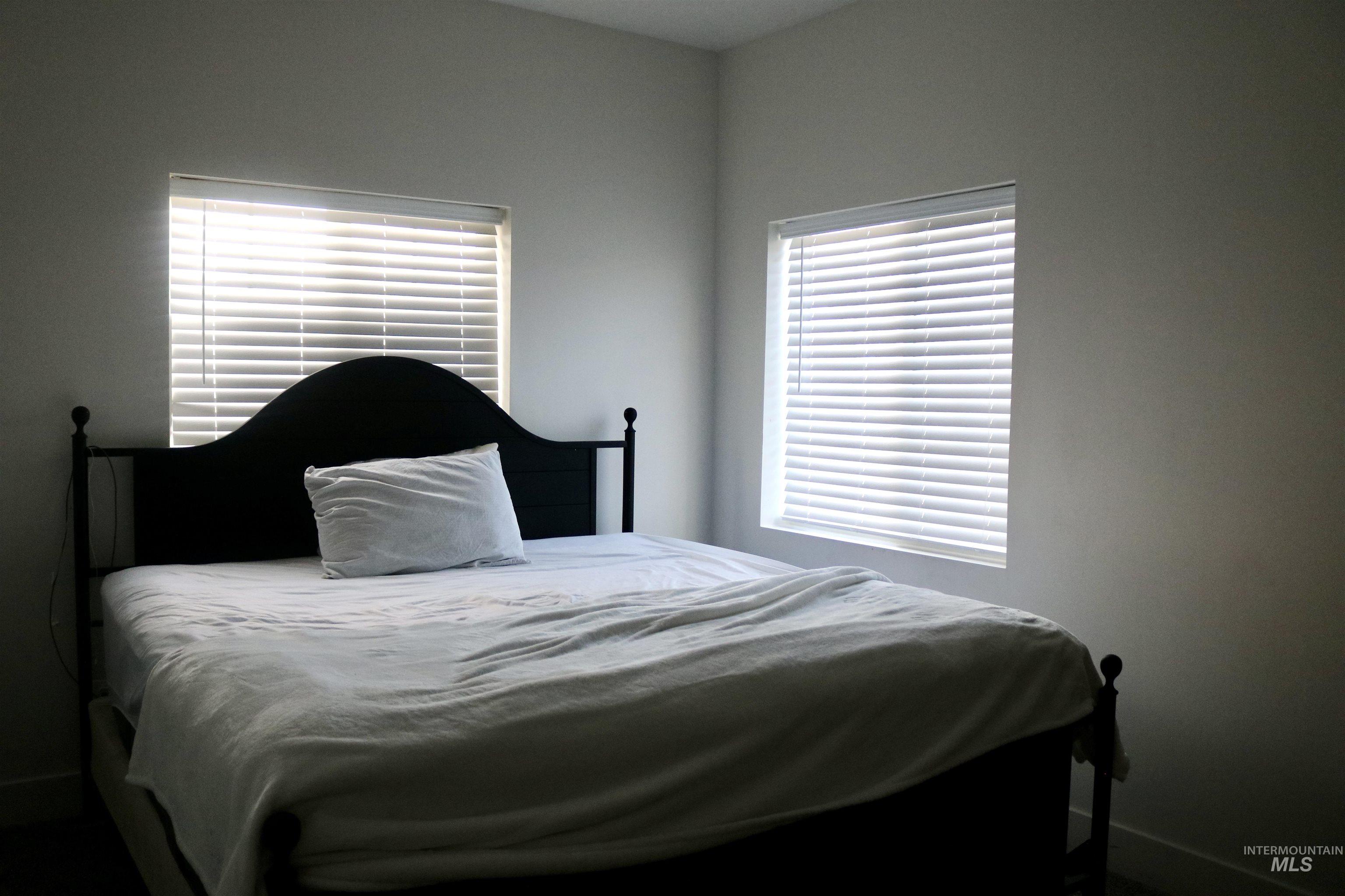 264/266 Ave A, Wendell, Idaho 83355, 2 Bedrooms, 1.5 Bathrooms, Residential Income For Sale, Price $409,900,MLS 98973233