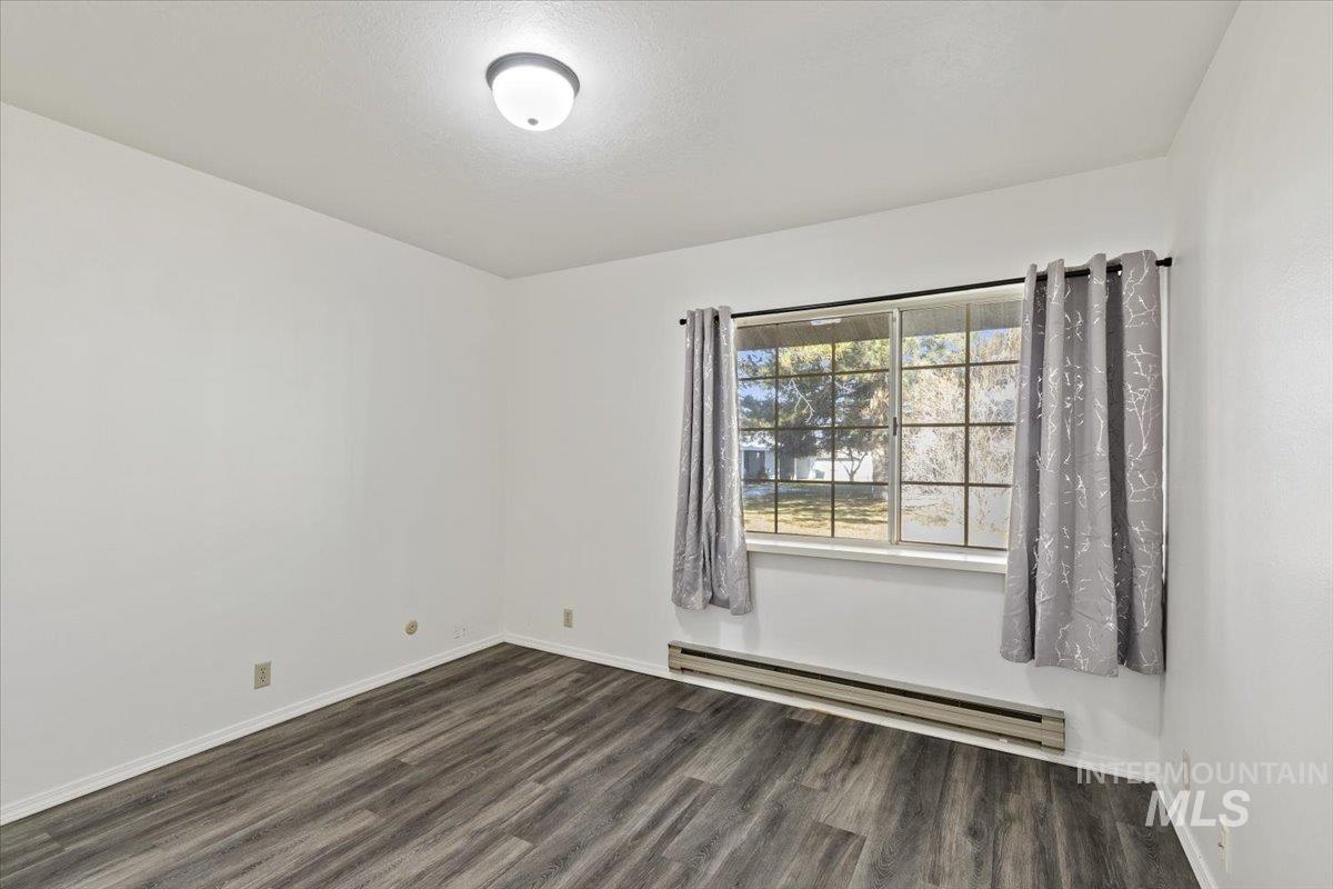 313 1/2 6th Ave N, Filer, Idaho 83328, 2 Bedrooms, 1 Bathroom, Residential For Sale, Price $197,999,MLS 98973235