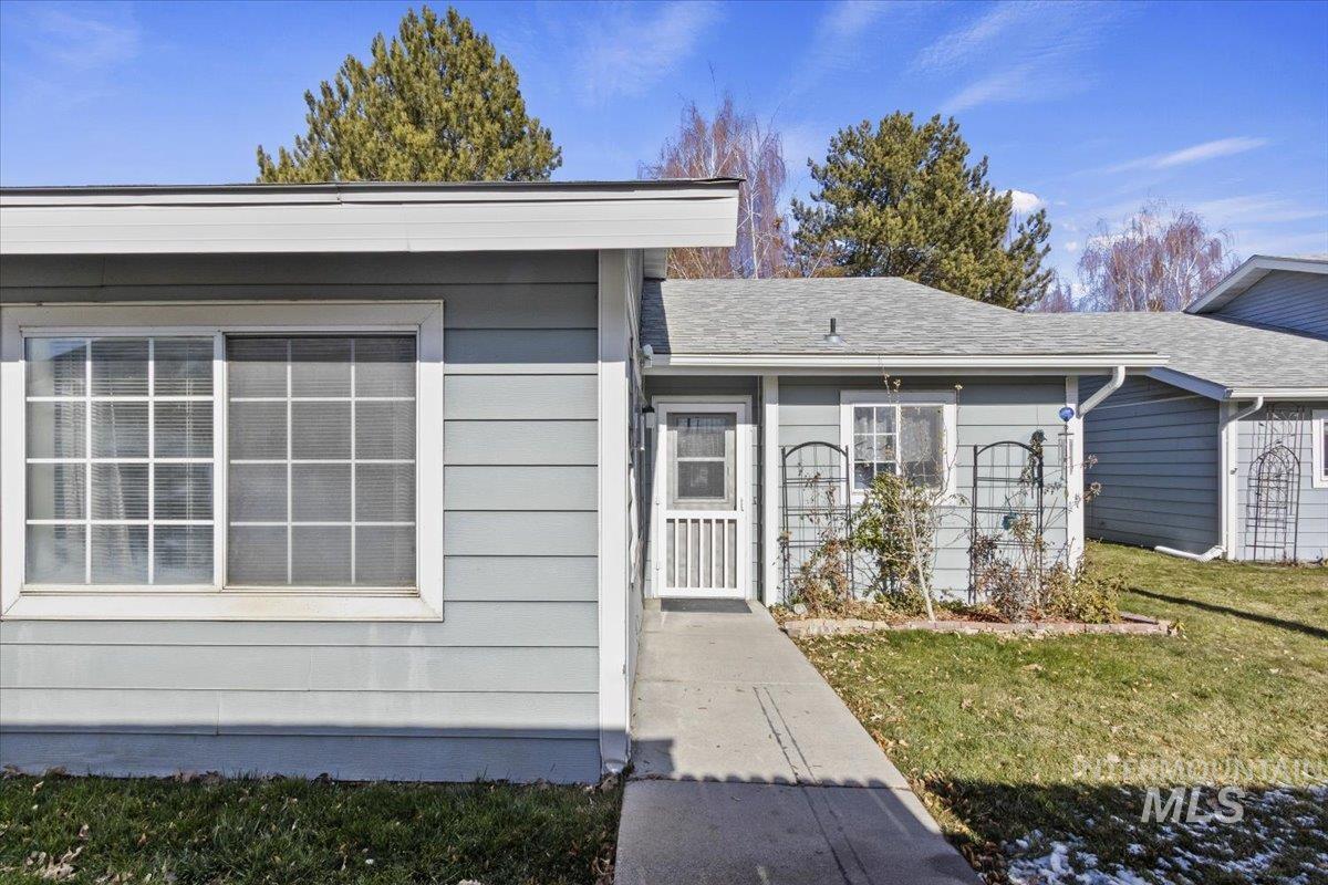 313 1/2 6th Ave N, Filer, Idaho 83328, 2 Bedrooms, 1 Bathroom, Residential For Sale, Price $197,999,MLS 98973235