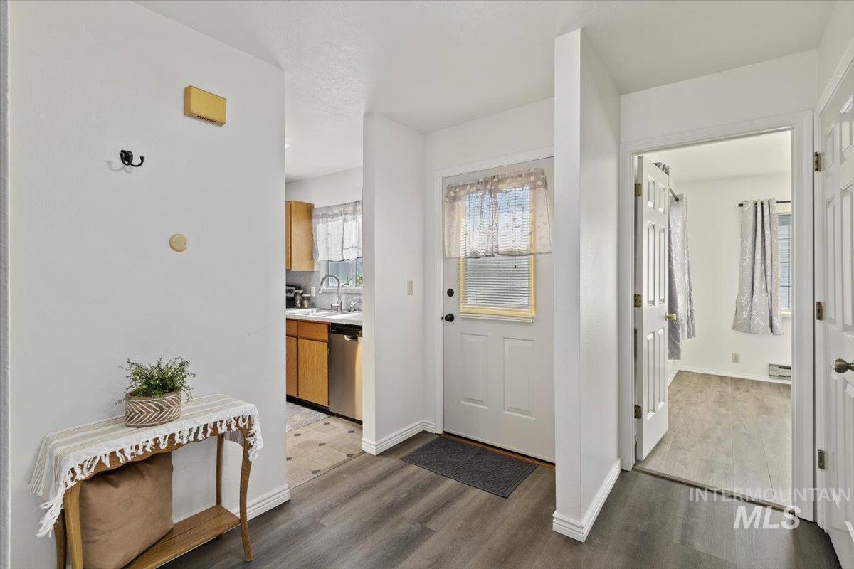 313 1/2 6th Ave N, Filer, Idaho 83328, 2 Bedrooms, 1 Bathroom, Residential For Sale, Price $197,999,MLS 98973235