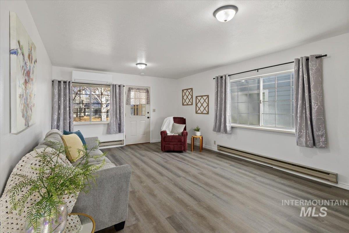 313 1/2 6th Ave N, Filer, Idaho 83328, 2 Bedrooms, 1 Bathroom, Residential For Sale, Price $197,999,MLS 98973235