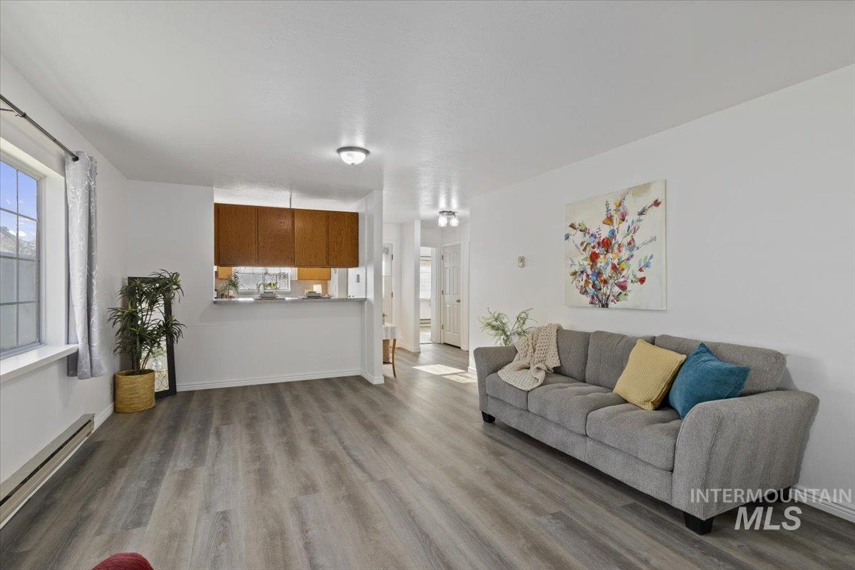 313 1/2 6th Ave N, Filer, Idaho 83328, 2 Bedrooms, 1 Bathroom, Residential For Sale, Price $197,999,MLS 98973235