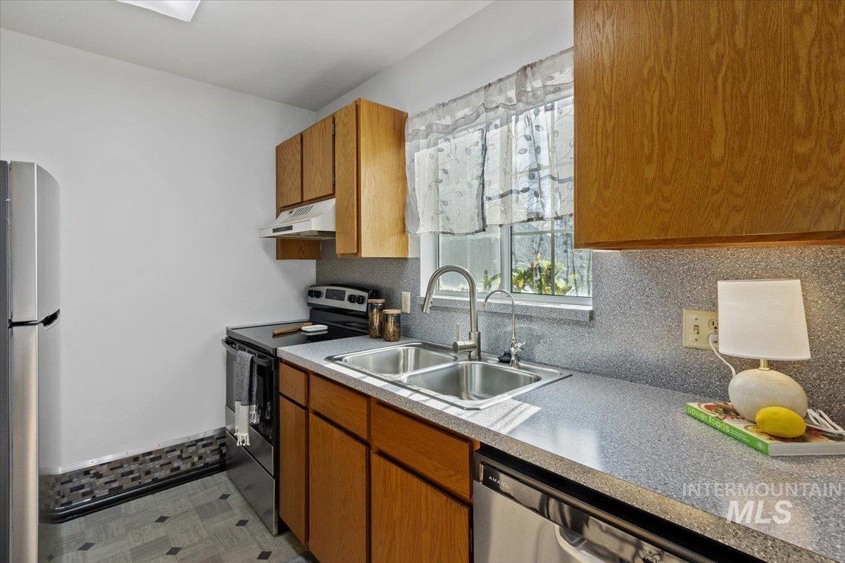 313 1/2 6th Ave N, Filer, Idaho 83328, 2 Bedrooms, 1 Bathroom, Residential For Sale, Price $197,999,MLS 98973235