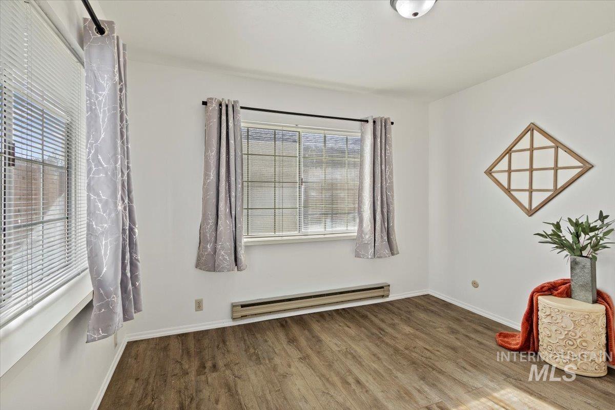 313 1/2 6th Ave N, Filer, Idaho 83328, 2 Bedrooms, 1 Bathroom, Residential For Sale, Price $197,999,MLS 98973235