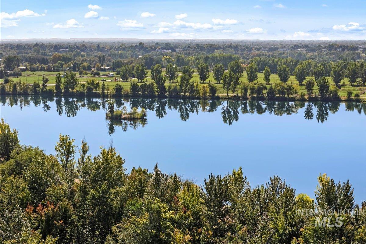 5718 W Polecat Dr., Eagle, Idaho 83616, 4 Bedrooms, 3.5 Bathrooms, Residential For Sale, Price $959,999,MLS 98973236