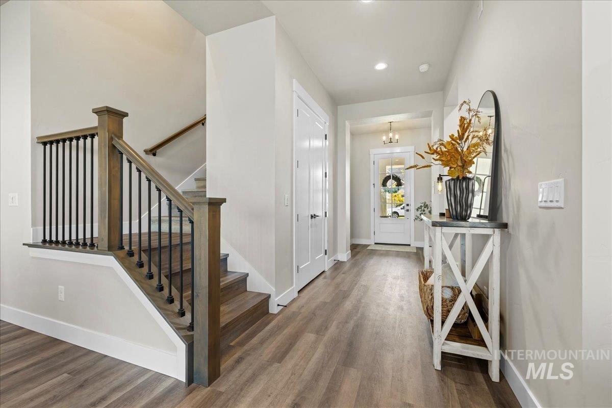 5718 W Polecat Dr., Eagle, Idaho 83616, 4 Bedrooms, 3.5 Bathrooms, Residential For Sale, Price $959,999,MLS 98973236