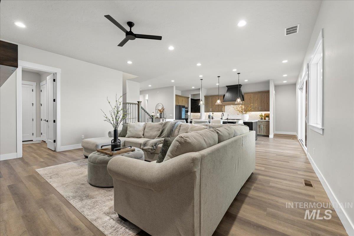 5718 W Polecat Dr., Eagle, Idaho 83616, 4 Bedrooms, 3.5 Bathrooms, Residential For Sale, Price $959,999,MLS 98973236