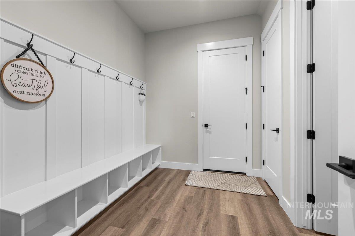 5718 W Polecat Dr., Eagle, Idaho 83616, 4 Bedrooms, 3.5 Bathrooms, Residential For Sale, Price $959,999,MLS 98973236