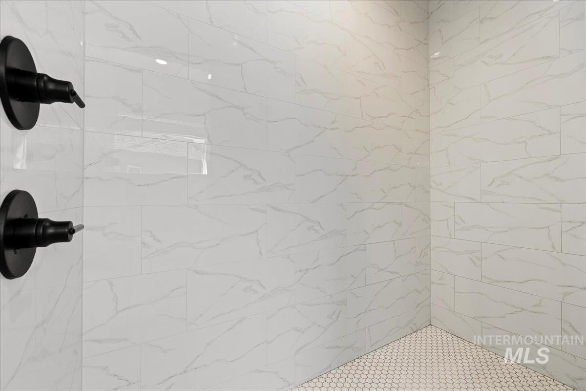 5718 W Polecat Dr., Eagle, Idaho 83616, 4 Bedrooms, 3.5 Bathrooms, Residential For Sale, Price $959,999,MLS 98973236