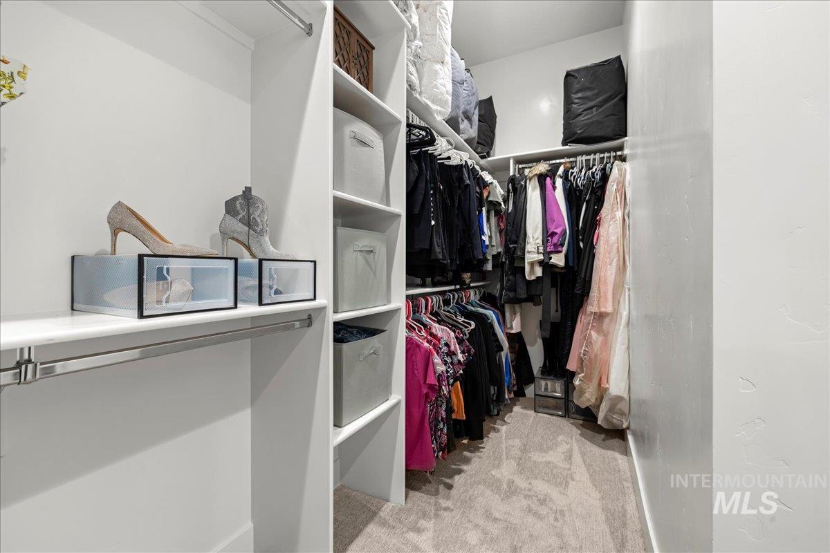 5718 W Polecat Dr., Eagle, Idaho 83616, 4 Bedrooms, 3.5 Bathrooms, Residential For Sale, Price $959,999,MLS 98973236