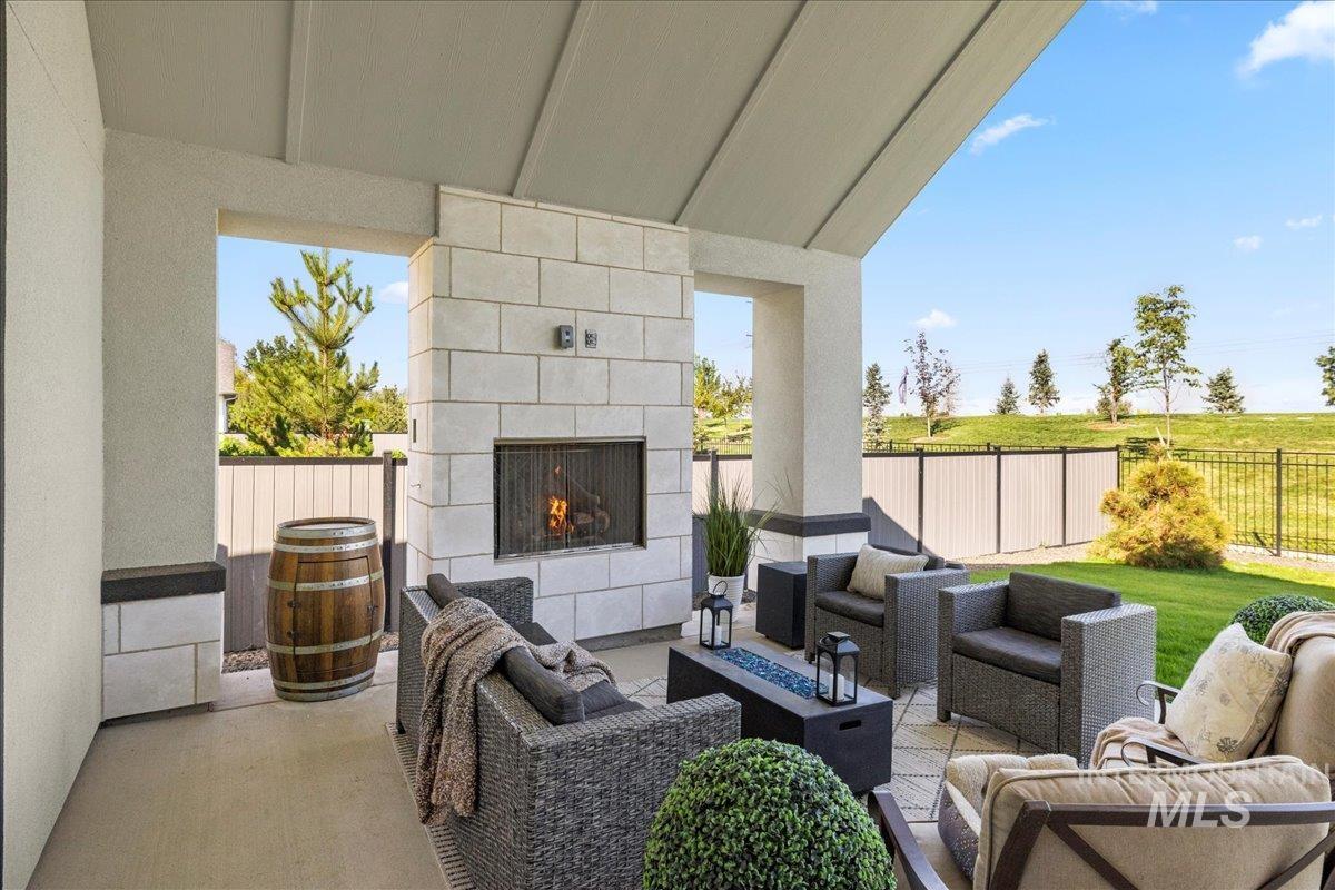 5718 W Polecat Dr., Eagle, Idaho 83616, 4 Bedrooms, 3.5 Bathrooms, Residential For Sale, Price $959,999,MLS 98973236