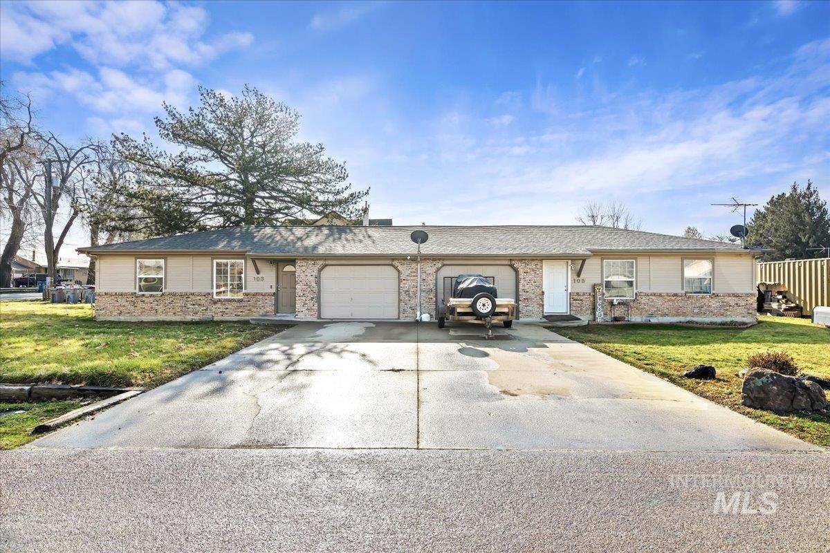 103 & 105 W Oak St, Caldwell, Idaho 83605, 2 Bedrooms, 1 Bathroom, Residential Income For Sale, Price $425,000,MLS 98973239