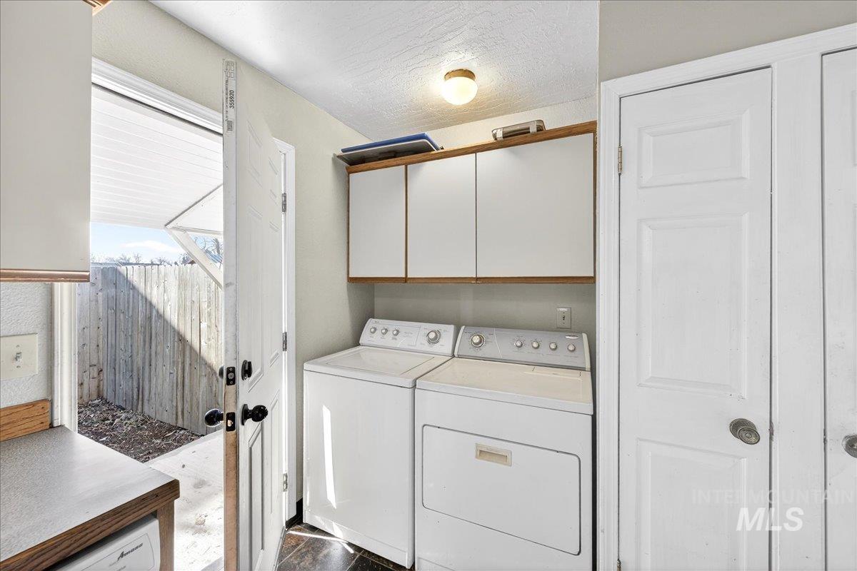 103 & 105 W Oak St, Caldwell, Idaho 83605, 2 Bedrooms, 1 Bathroom, Residential Income For Sale, Price $425,000,MLS 98973239