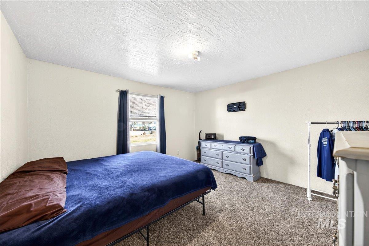 103 & 105 W Oak St, Caldwell, Idaho 83605, 2 Bedrooms, 1 Bathroom, Residential Income For Sale, Price $425,000,MLS 98973239