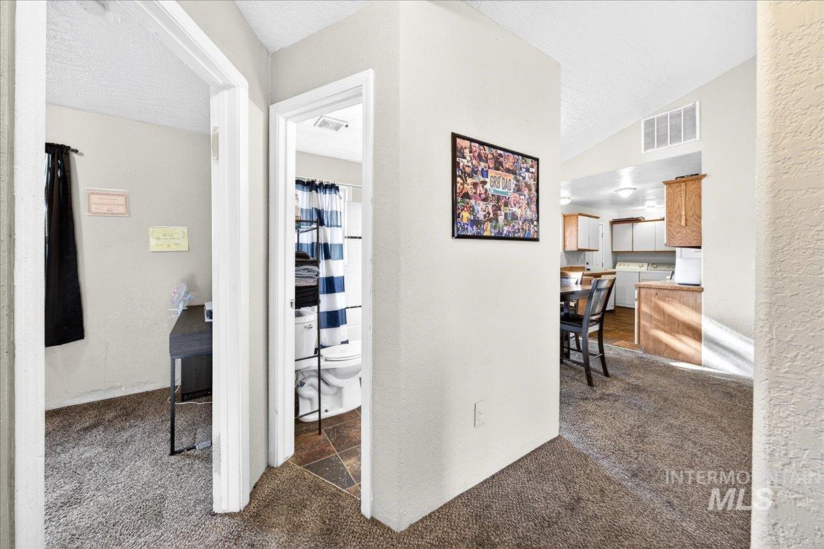 103 & 105 W Oak St, Caldwell, Idaho 83605, 2 Bedrooms, 1 Bathroom, Residential Income For Sale, Price $425,000,MLS 98973239