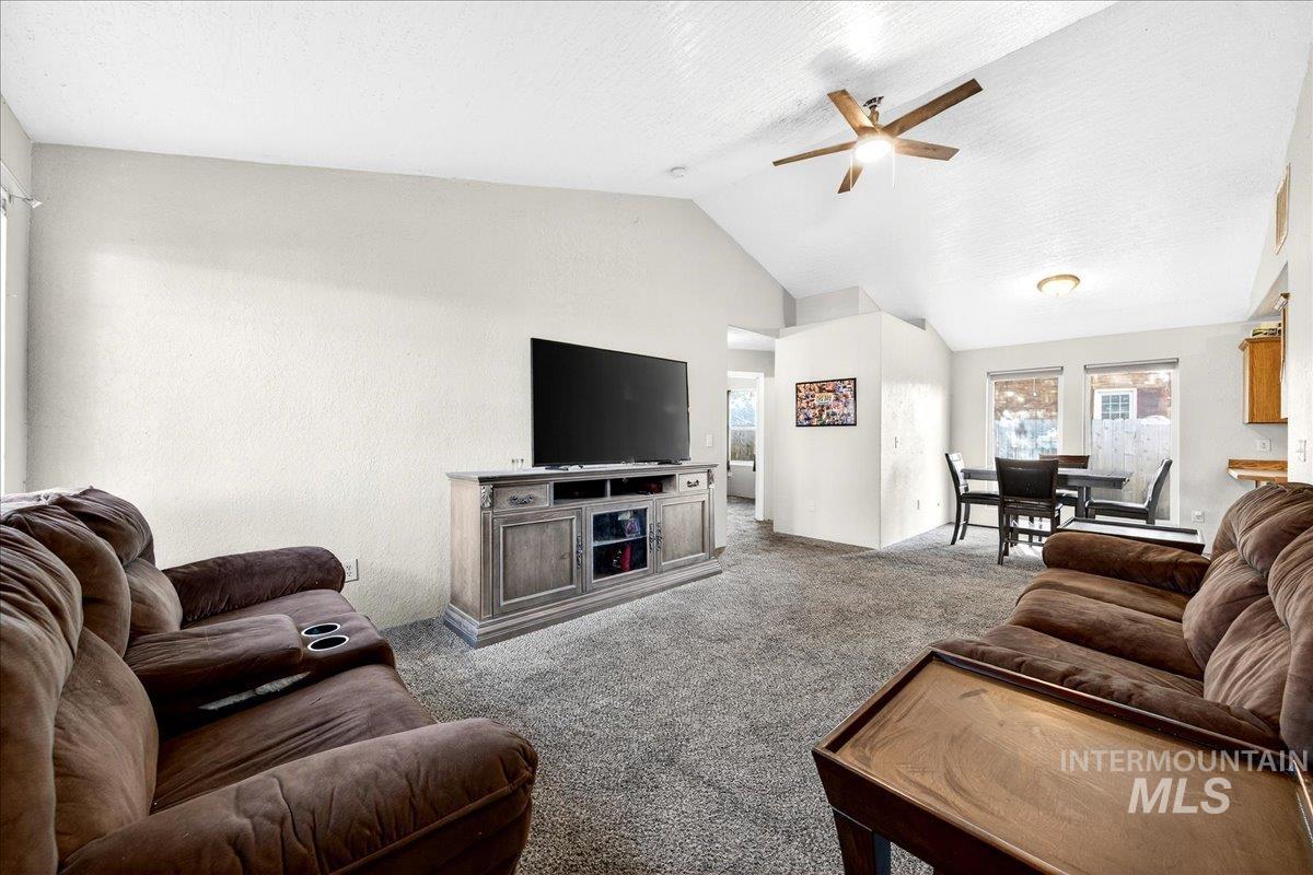 103 & 105 W Oak St, Caldwell, Idaho 83605, 2 Bedrooms, 1 Bathroom, Residential Income For Sale, Price $425,000,MLS 98973239