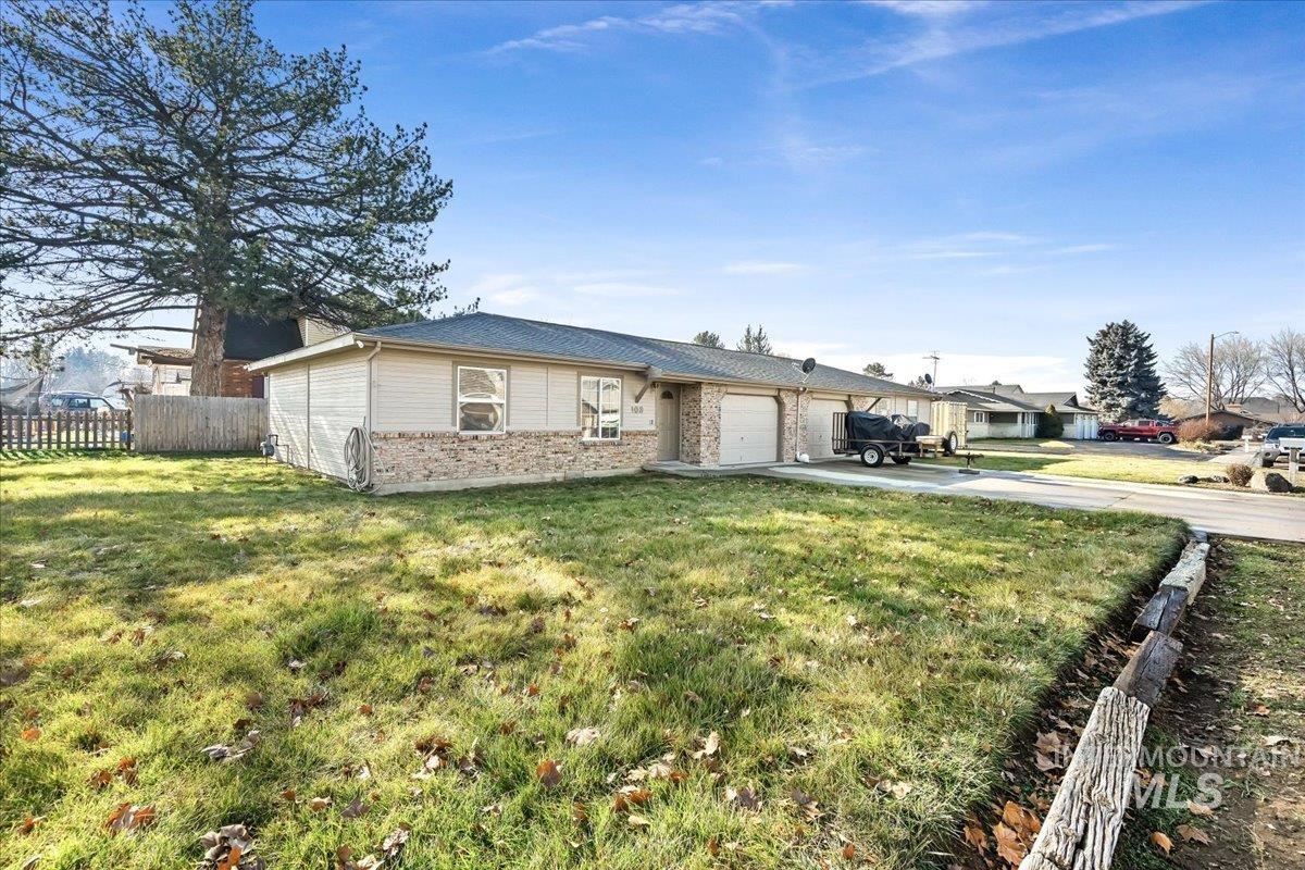 103 & 105 W Oak St, Caldwell, Idaho 83605, 2 Bedrooms, 1 Bathroom, Residential Income For Sale, Price $425,000,MLS 98973239