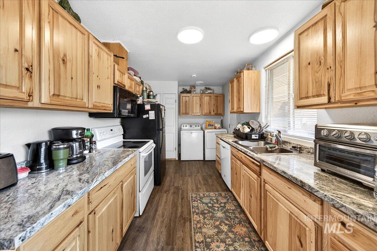 103 & 105 W Oak St, Caldwell, Idaho 83605, 2 Bedrooms, 1 Bathroom, Residential Income For Sale, Price $425,000,MLS 98973239