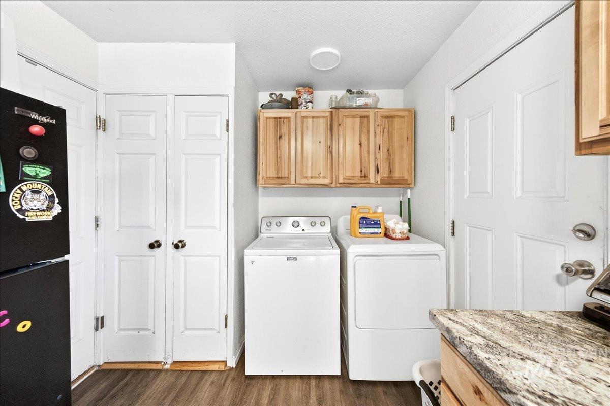 103 & 105 W Oak St, Caldwell, Idaho 83605, 2 Bedrooms, 1 Bathroom, Residential Income For Sale, Price $425,000,MLS 98973239