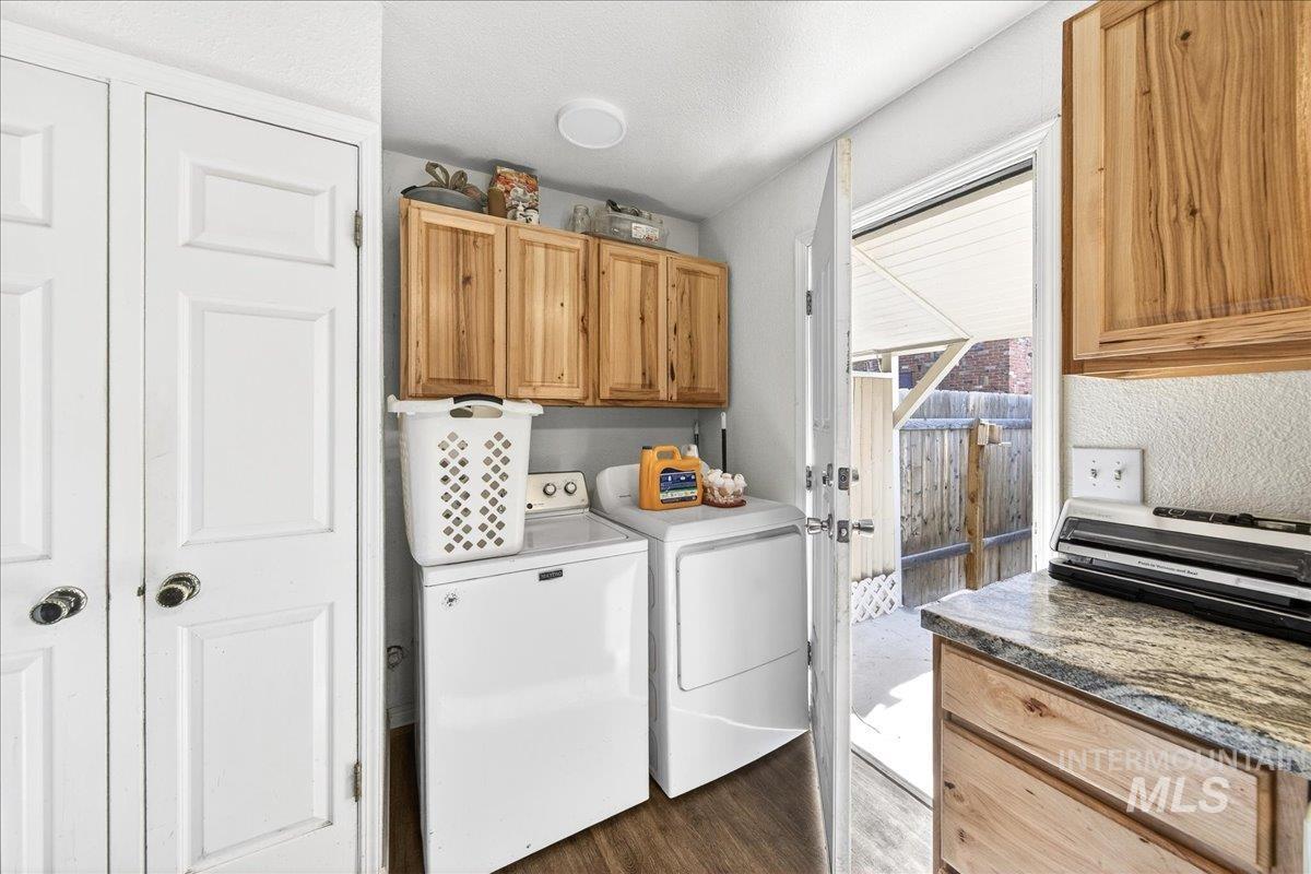 103 & 105 W Oak St, Caldwell, Idaho 83605, 2 Bedrooms, 1 Bathroom, Residential Income For Sale, Price $425,000,MLS 98973239