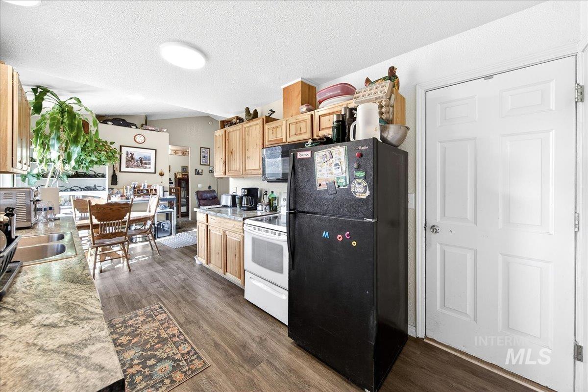 103 & 105 W Oak St, Caldwell, Idaho 83605, 2 Bedrooms, 1 Bathroom, Residential Income For Sale, Price $425,000,MLS 98973239