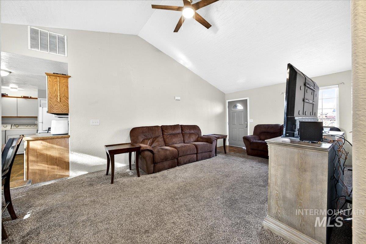 103 & 105 W Oak St, Caldwell, Idaho 83605, 2 Bedrooms, 1 Bathroom, Residential Income For Sale, Price $425,000,MLS 98973239