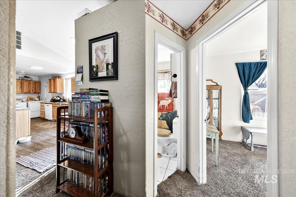 103 & 105 W Oak St, Caldwell, Idaho 83605, 2 Bedrooms, 1 Bathroom, Residential Income For Sale, Price $425,000,MLS 98973239