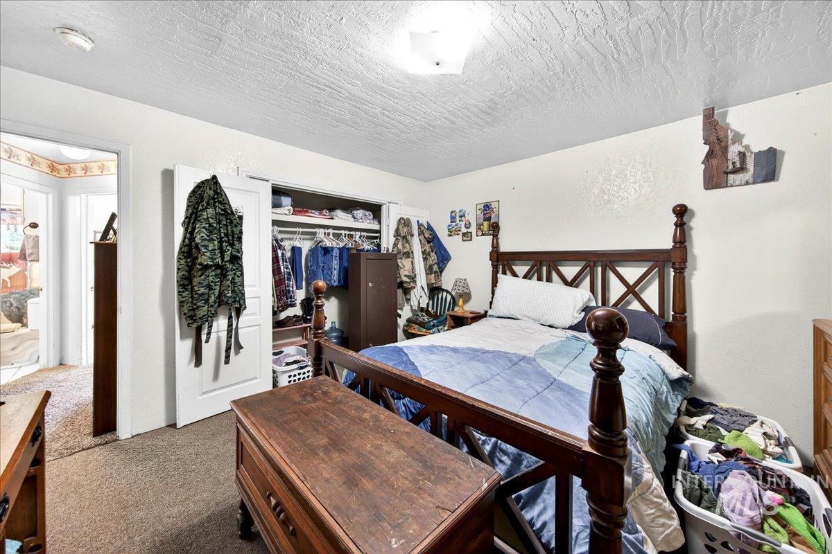 103 & 105 W Oak St, Caldwell, Idaho 83605, 2 Bedrooms, 1 Bathroom, Residential Income For Sale, Price $425,000,MLS 98973239