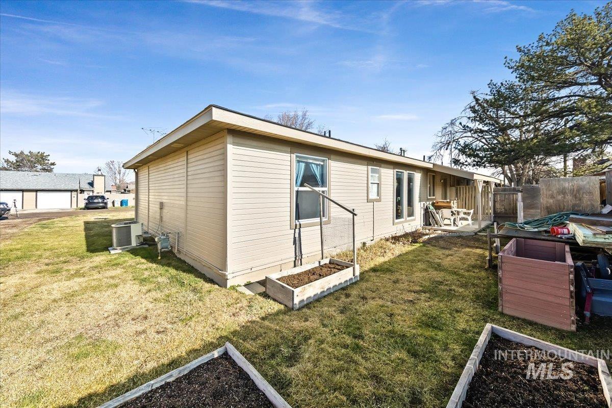 103 & 105 W Oak St, Caldwell, Idaho 83605, 2 Bedrooms, 1 Bathroom, Residential Income For Sale, Price $425,000,MLS 98973239