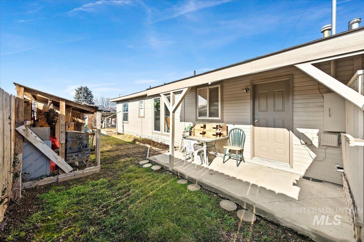 103 & 105 W Oak St, Caldwell, Idaho 83605, 2 Bedrooms, 1 Bathroom, Residential Income For Sale, Price $425,000,MLS 98973239