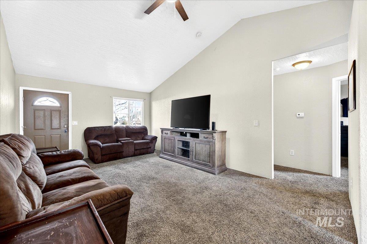 103 & 105 W Oak St, Caldwell, Idaho 83605, 2 Bedrooms, 1 Bathroom, Residential Income For Sale, Price $425,000,MLS 98973239