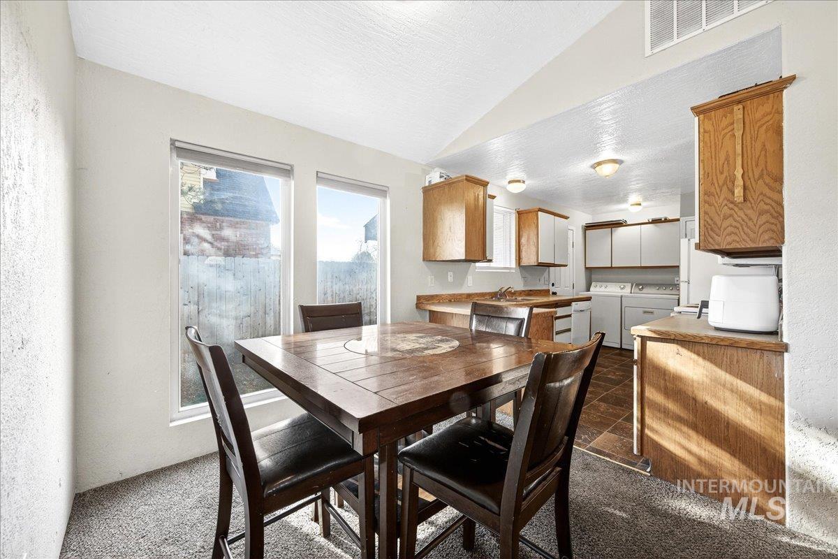 103 & 105 W Oak St, Caldwell, Idaho 83605, 2 Bedrooms, 1 Bathroom, Residential Income For Sale, Price $425,000,MLS 98973239