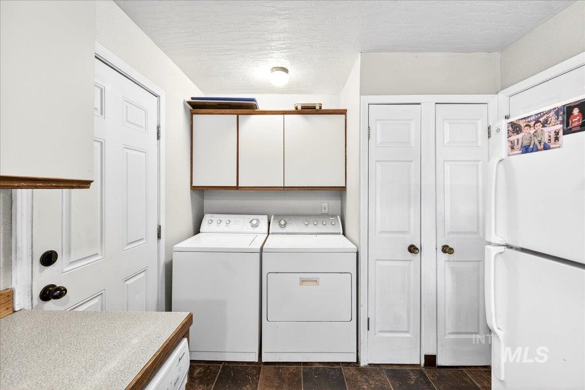 103 & 105 W Oak St, Caldwell, Idaho 83605, 2 Bedrooms, 1 Bathroom, Residential Income For Sale, Price $425,000,MLS 98973239